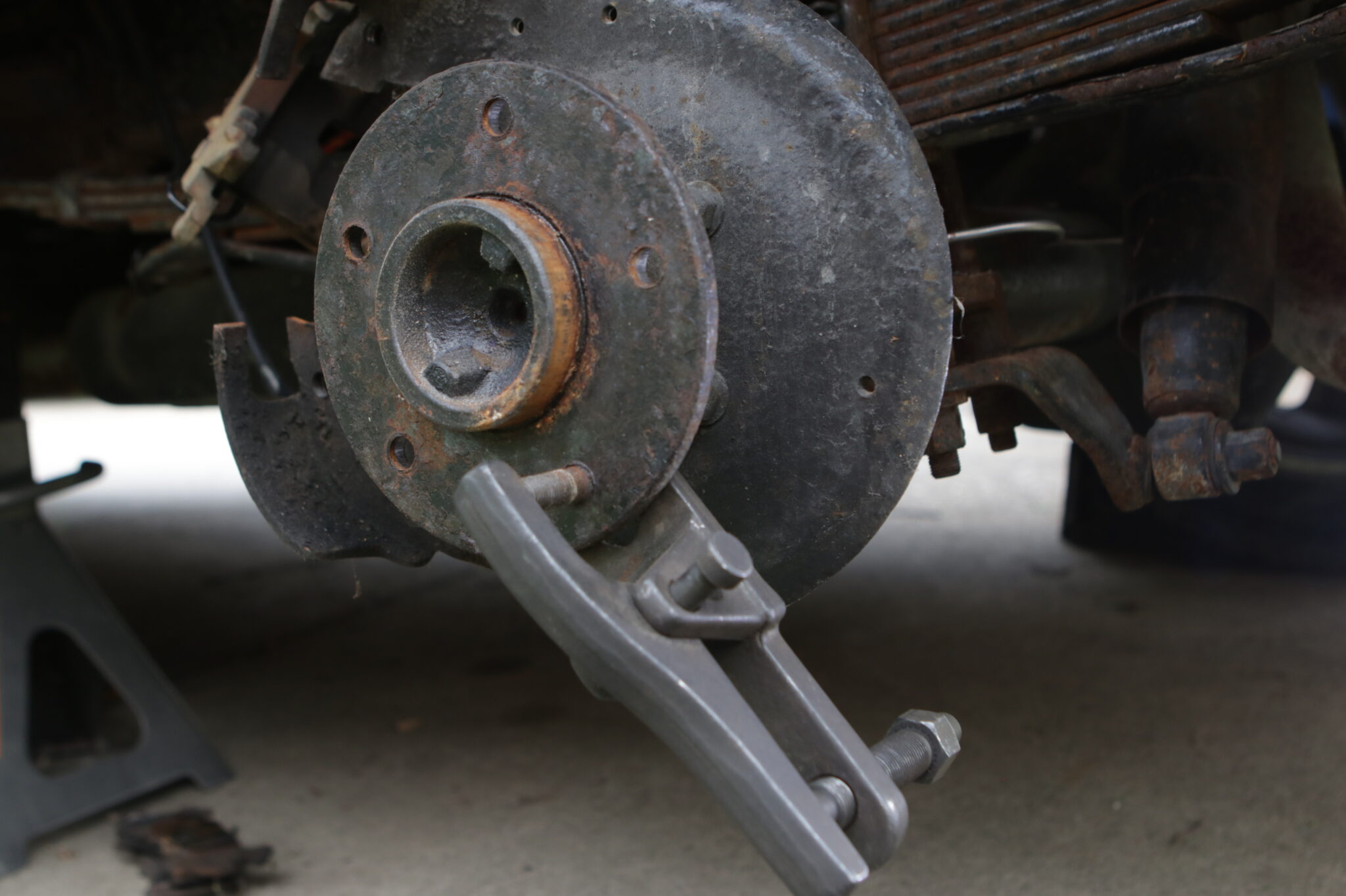 How to remove wheel hub studs without using a hammer Asquaregarden